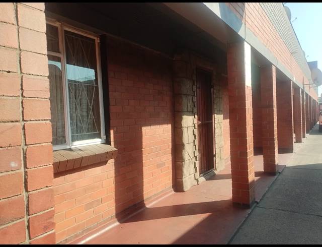 16 BEDROOM APARTMENT BLOCK FOR SALE IN VEREENIGING CENTRAL